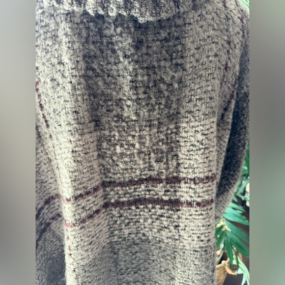 Roots Poncho One Size
Wool Blend Fringe Cowl Neck - Picture 4 of 7